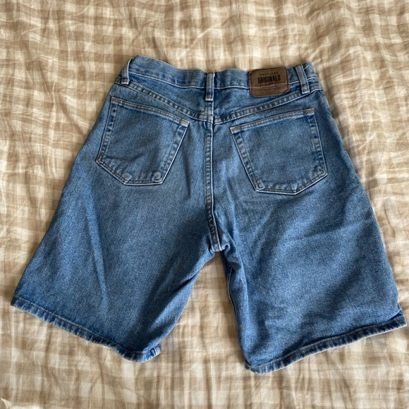 Wrangler jean shorts! Size 30. - Picture 2 of 4